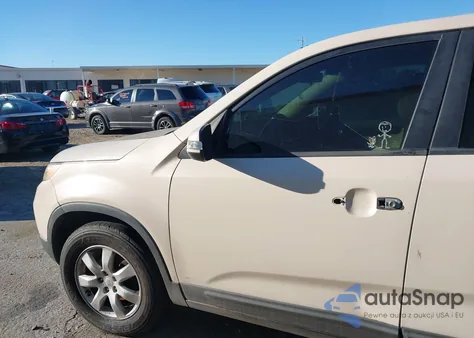 2011 Kia Sorento Lx z USA, uszkodzony, nr VIN 5XYKT3A18BG131344